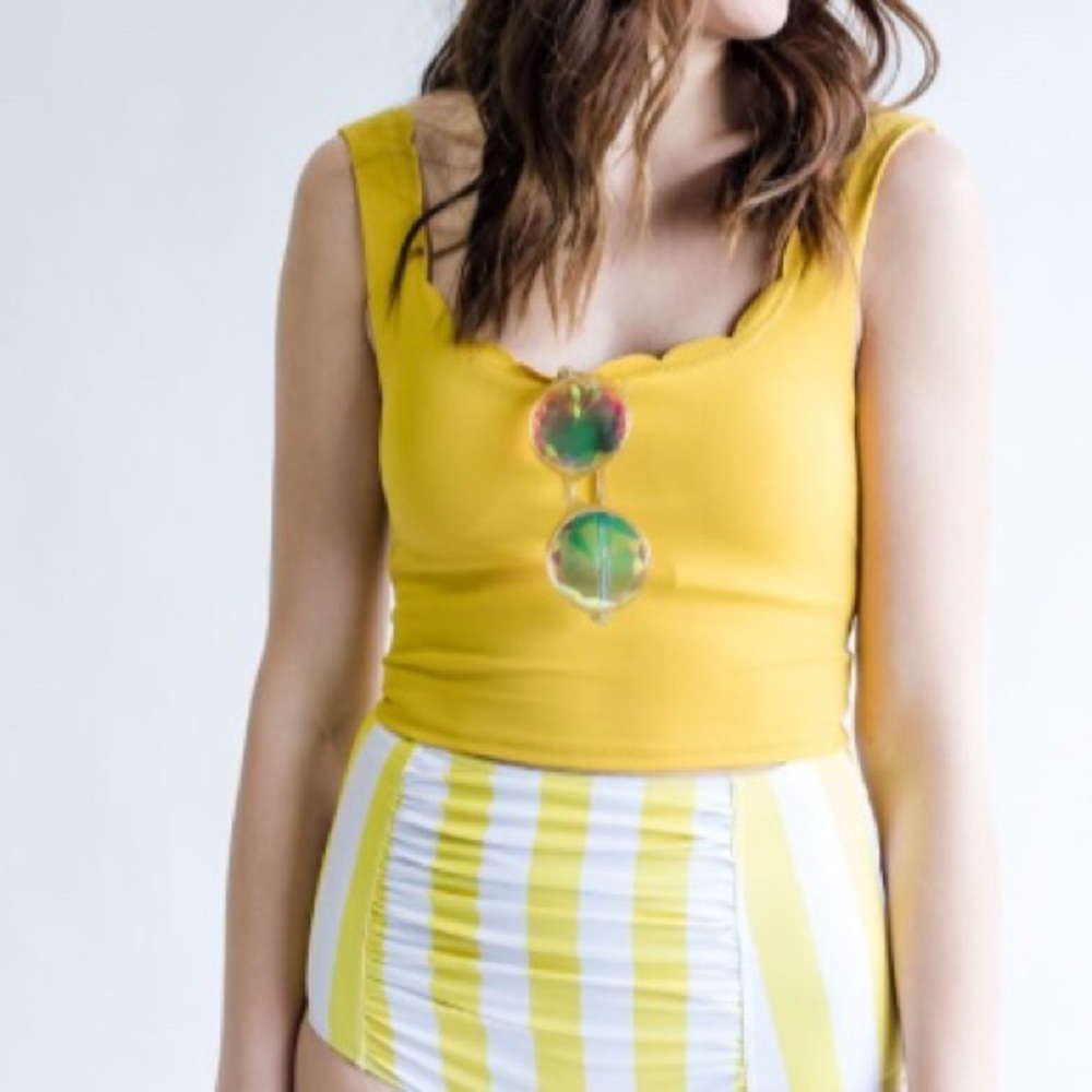 kortni jeane scalloped swim top BNWT yellow sz M